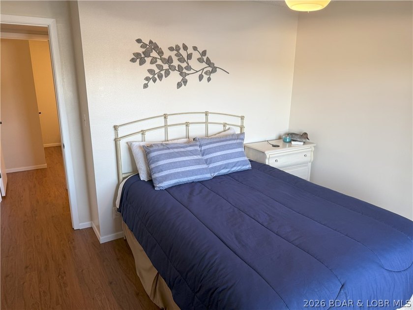 This is a really nice highly desired WALK IN unit with LVP - photo 14
