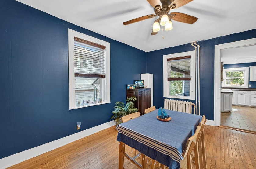 Perfect house in a prime location!! Welcome home to this - photo 14
