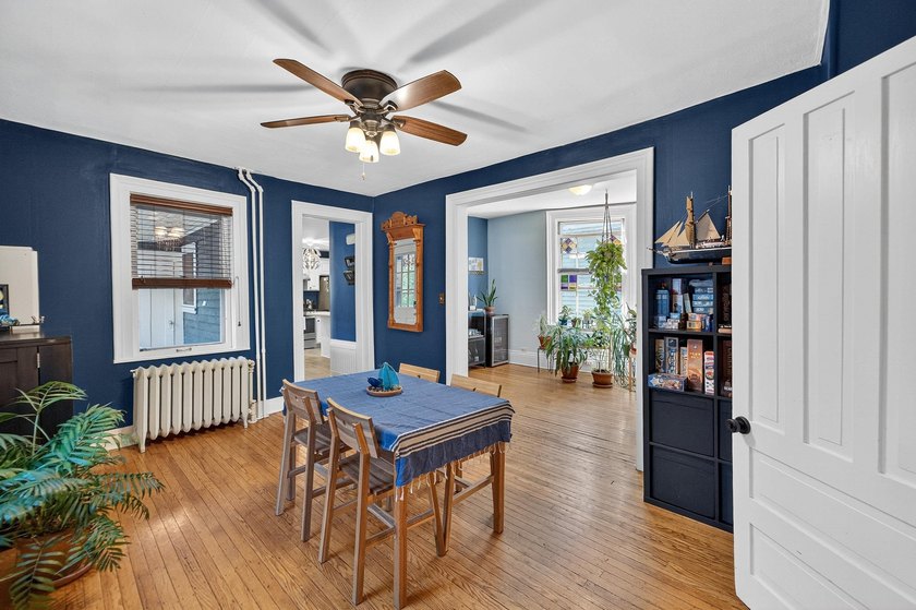Perfect house in a prime location!! Welcome home to this - photo 15
