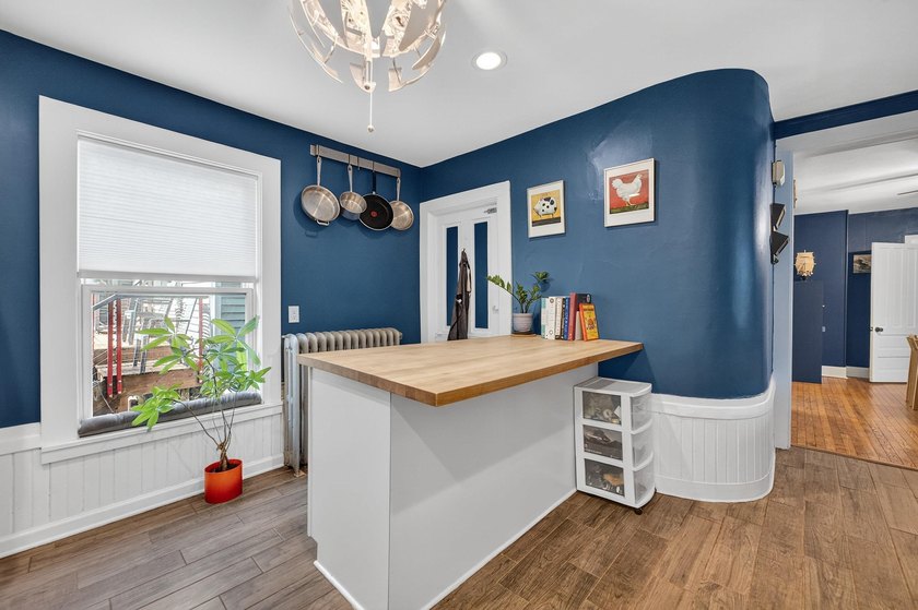 Perfect house in a prime location!! Welcome home to this - photo 20