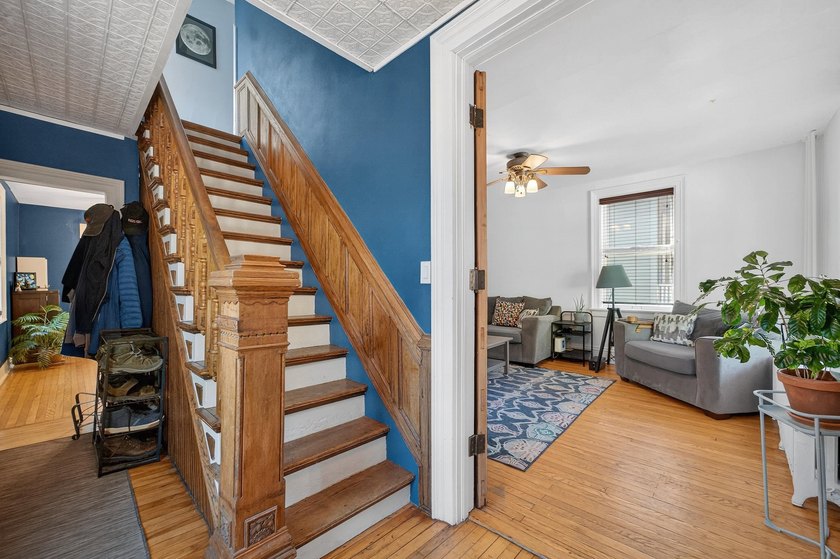 Perfect house in a prime location!! Welcome home to this - photo 23