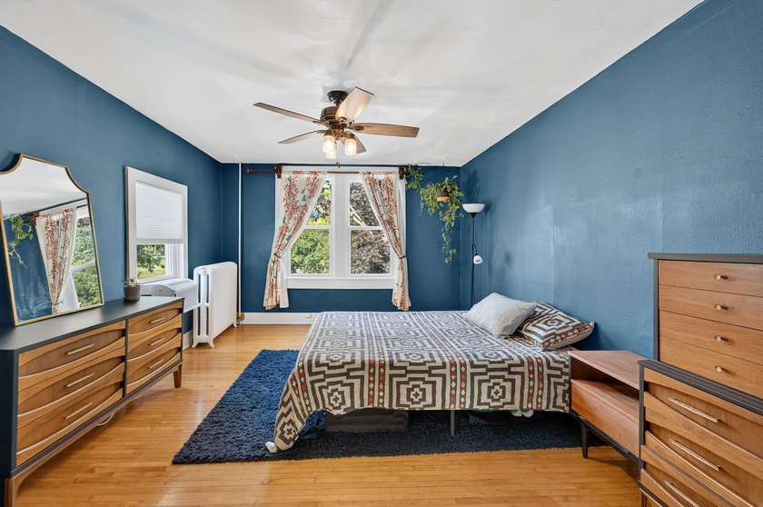 Perfect house in a prime location!! Welcome home to this - photo 35