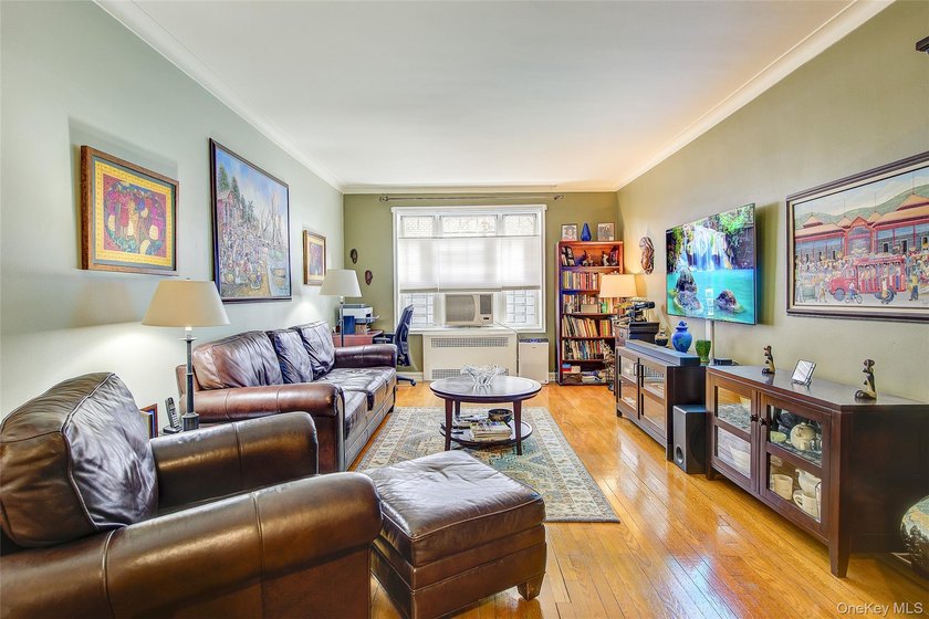 WELCOME TO FOREST HILLS SOUTH, high first floor, sunny &amp; - photo 7
