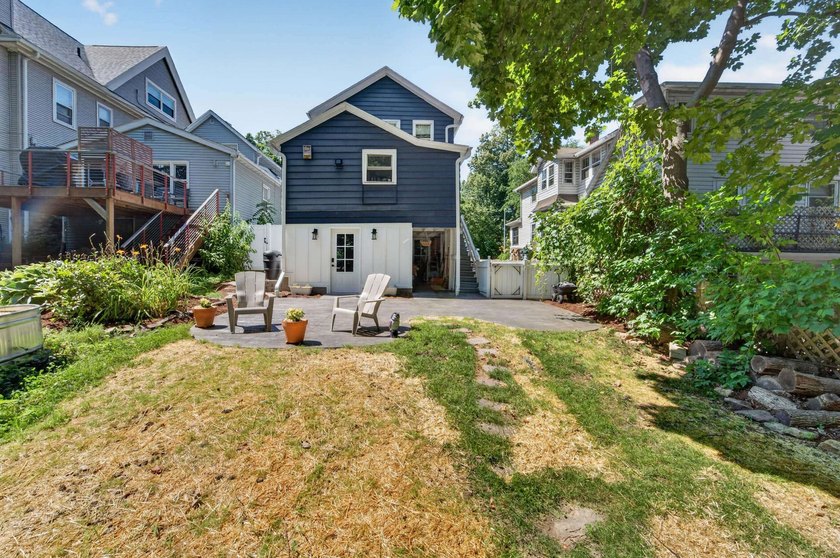 Perfect house in a prime location!! Welcome home to this - photo 40