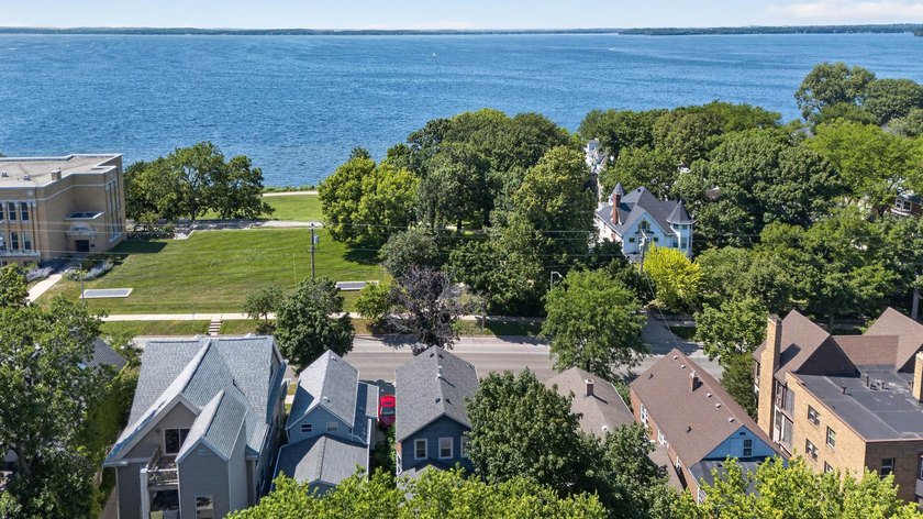 Perfect house in a prime location!! Welcome home to this - photo 44