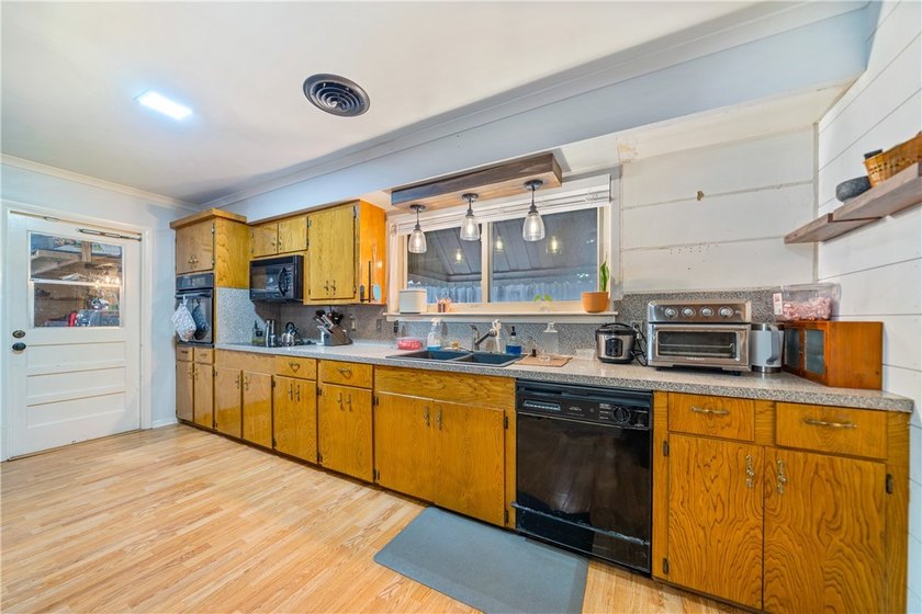 Positioned on a charming corner lot in the established East - photo 5