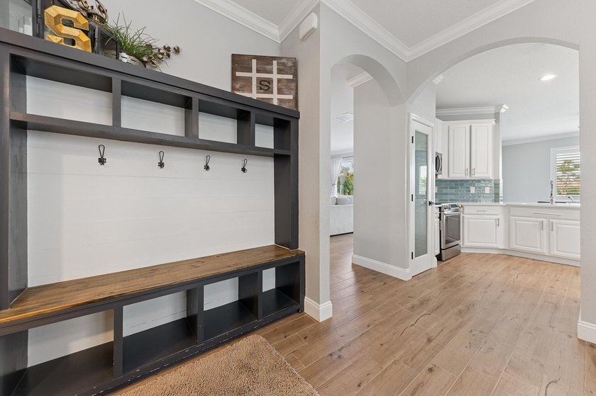 Welcome to this beautifully updated lakefront estate residence - photo 11