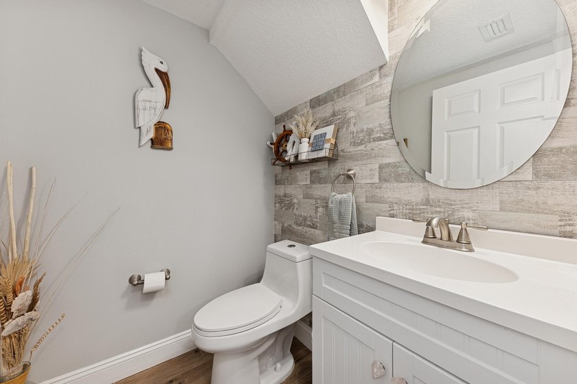Welcome to this beautifully updated lakefront estate residence - photo 12