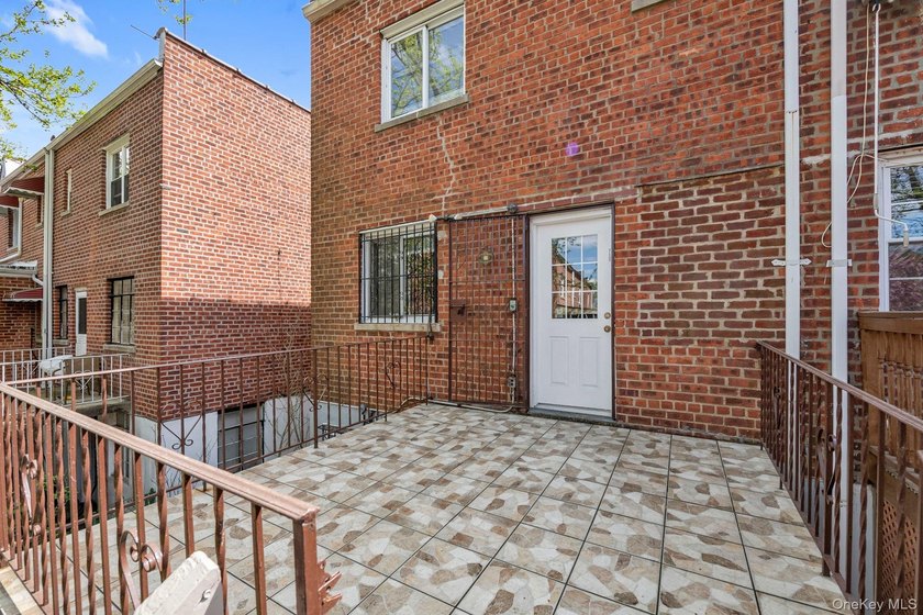 Welcome to this beautifully maintained and exceptionally bright - photo 20