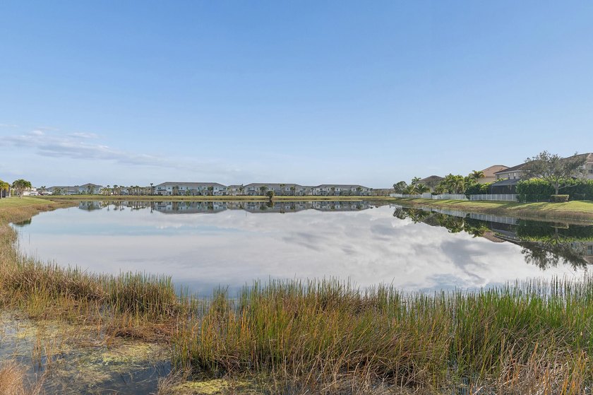 Welcome to this beautifully updated lakefront estate residence - photo 22
