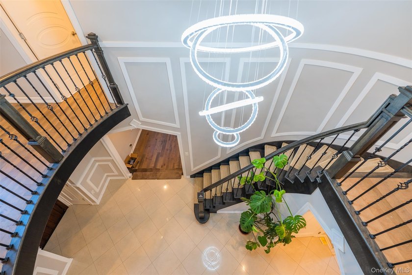 Great Neck Estates luxury home With Refined Taste &amp; Exceptional - photo 4