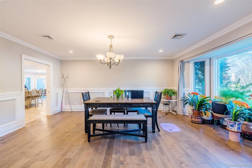 Great Neck Estates luxury home With Refined Taste &amp; Exceptional - photo 8