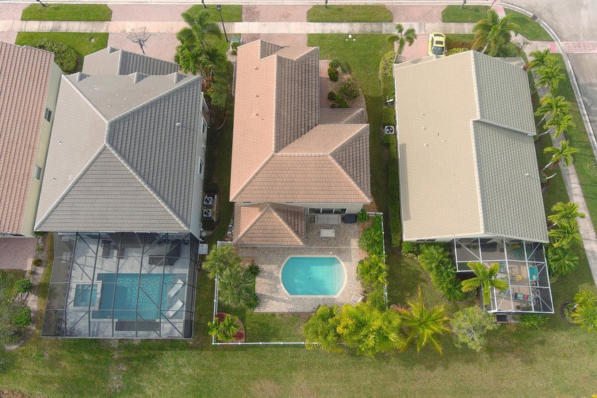 Welcome to this beautifully updated lakefront estate residence - photo 28