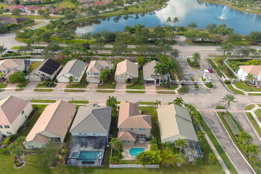 Welcome to this beautifully updated lakefront estate residence - photo 29