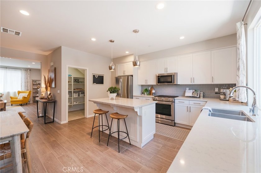 Welcome to Coastal Walk, one of Huntington Beach's newer - photo 15