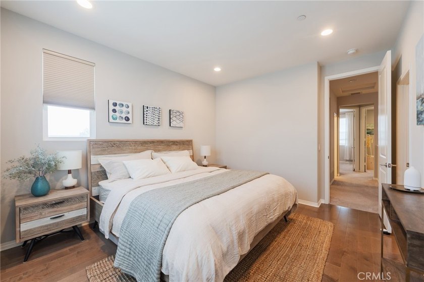 Welcome to Coastal Walk, one of Huntington Beach's newer - photo 22
