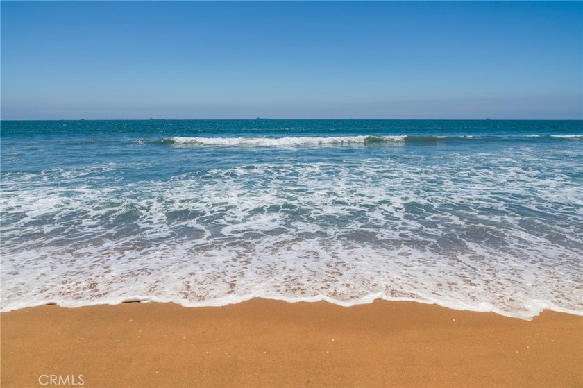 Welcome to Coastal Walk, one of Huntington Beach's newer - photo 30