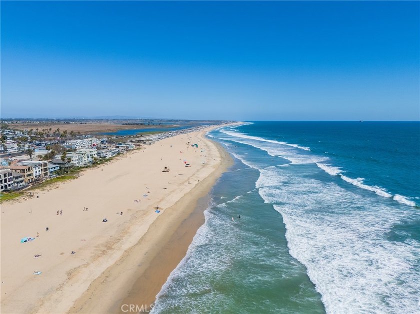 Welcome to Coastal Walk, one of Huntington Beach's newer - photo 34