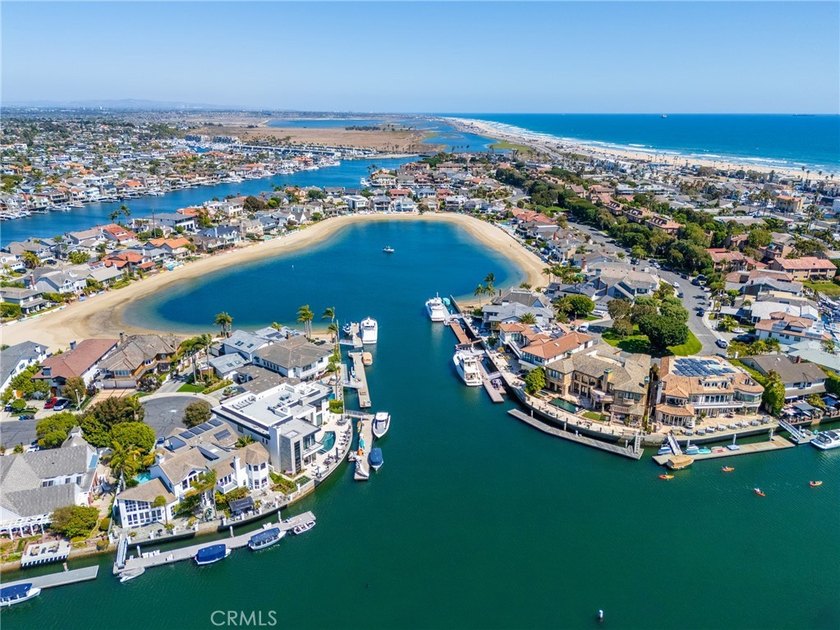 Welcome to Coastal Walk, one of Huntington Beach's newer - photo 35