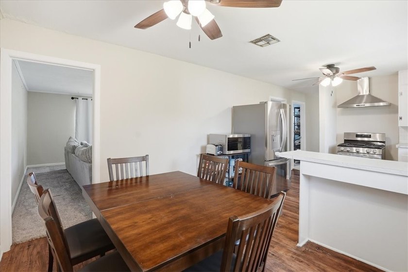 Welcome to this well-maintained 3-bedroom, 1.5-bath home in - photo 8