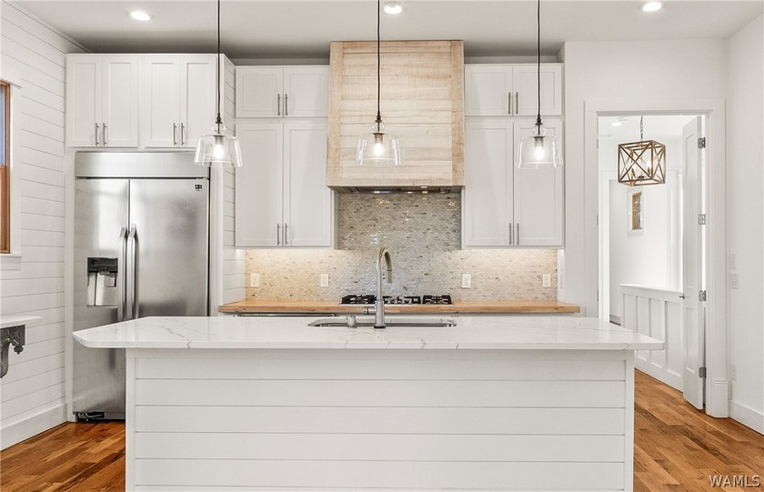 Welcome to lakeside living at its finest! This beautifully - photo 6