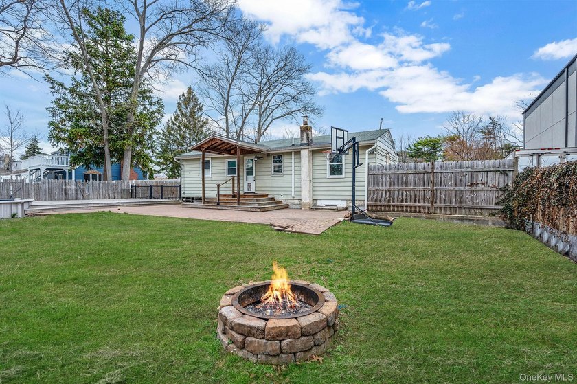 Beautiful ranch home style perfect for enjoying the summer this - photo 8