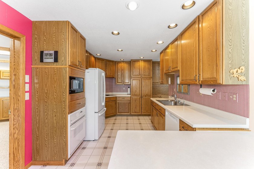 Welcome to this spacious Northwoods waterfront retreat on - photo 11