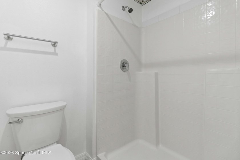 Welcome to your dream home! Remodeled and freshy painted - photo 12