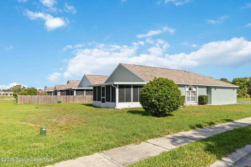 Welcome to your dream home! Remodeled and freshy painted - photo 26