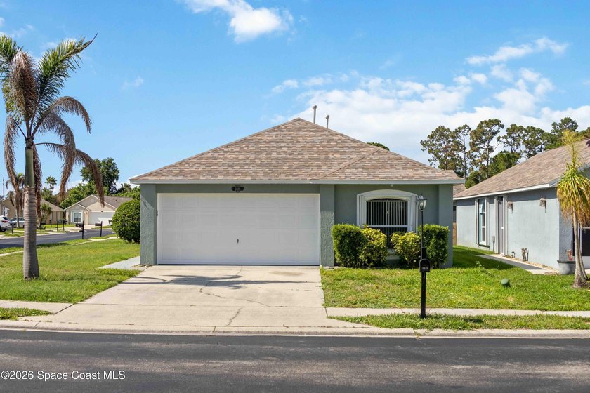 Welcome to your dream home! Remodeled and freshy painted - photo 29