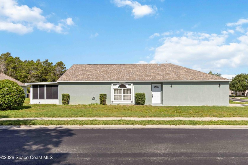 Welcome to your dream home! Remodeled and freshy painted - photo 31