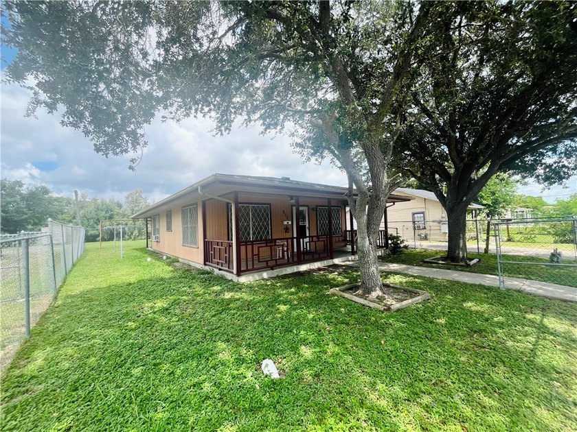Charming investment opportunity meets endless potential. This - photo 3
