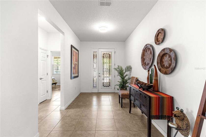 Under contract-accepting backup offers. Welcome to this popular - photo 11