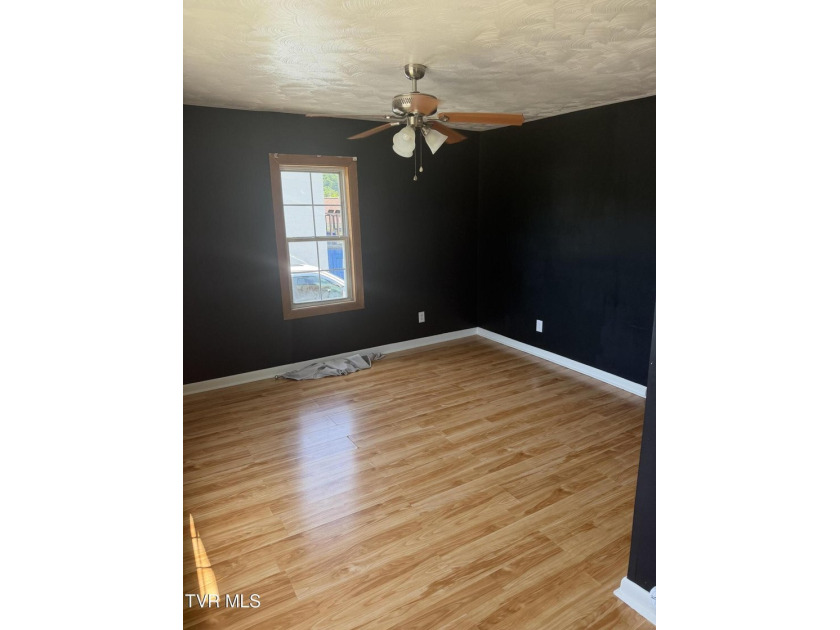 Charming, inviting, and full of potential! This 3-bedroom - photo 11