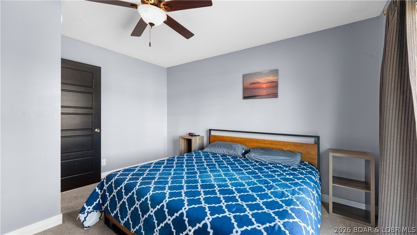 Beautifully updated 3 bed, 2 bath lakefront home at the 3MM in a - photo 13