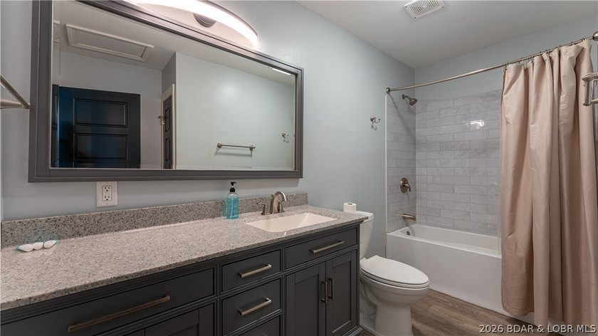 Beautifully updated 3 bed, 2 bath lakefront home at the 3MM in a - photo 14