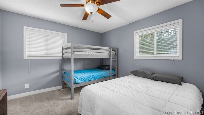 Beautifully updated 3 bed, 2 bath lakefront home at the 3MM in a - photo 16