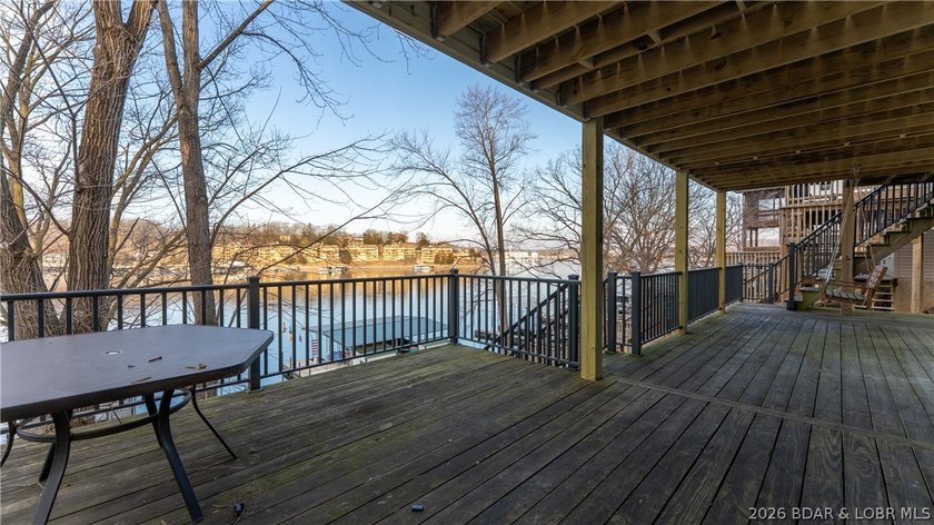 Beautifully updated 3 bed, 2 bath lakefront home at the 3MM in a - photo 20