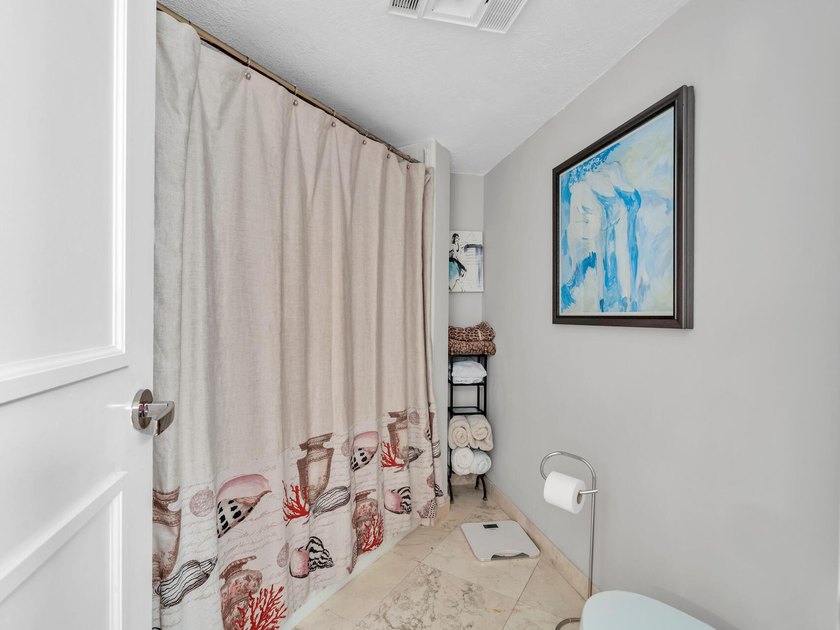 Great unit in sought after East Pass Towers Condominium. This - photo 23