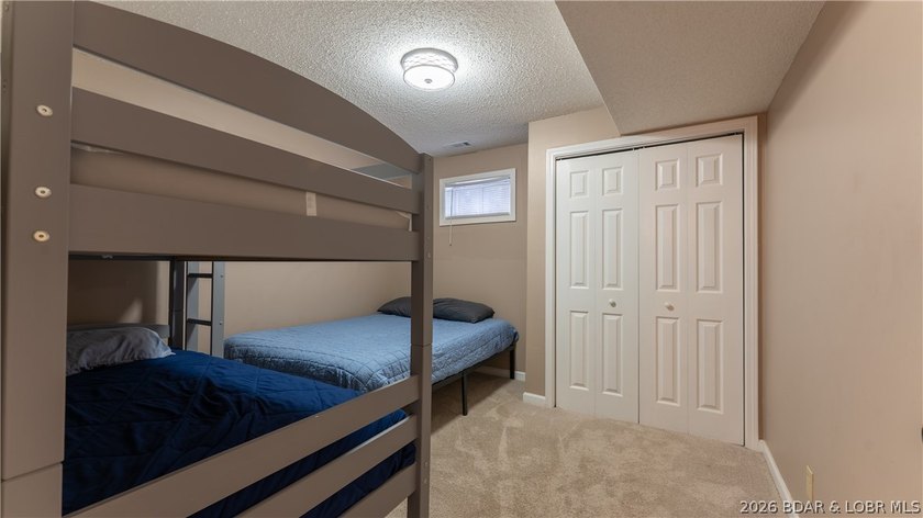 Beautifully updated 3 bed, 2 bath lakefront home at the 3MM in a - photo 25