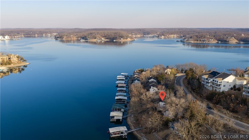 Beautifully updated 3 bed, 2 bath lakefront home at the 3MM in a - photo 27