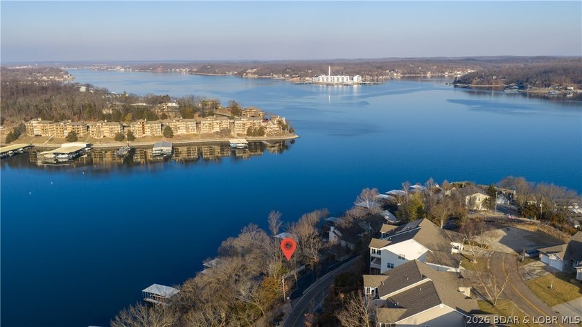 Beautifully updated 3 bed, 2 bath lakefront home at the 3MM in a - photo 28