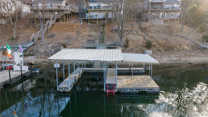 Beautifully updated 3 bed, 2 bath lakefront home at the 3MM in a - photo 29