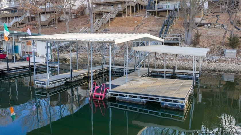 Beautifully updated 3 bed, 2 bath lakefront home at the 3MM in a - photo 30