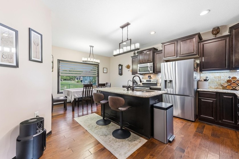 Welcome to this beautifully maintained 6-bedroom, 4-bath home - photo 6