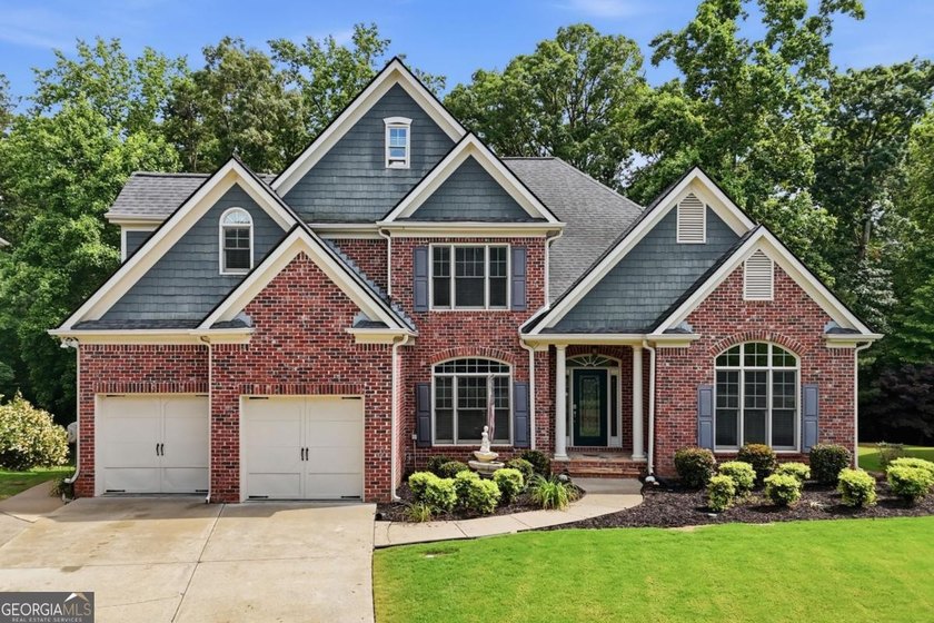 You will love this 6-bedroom home with the primary suite on the - photo 2