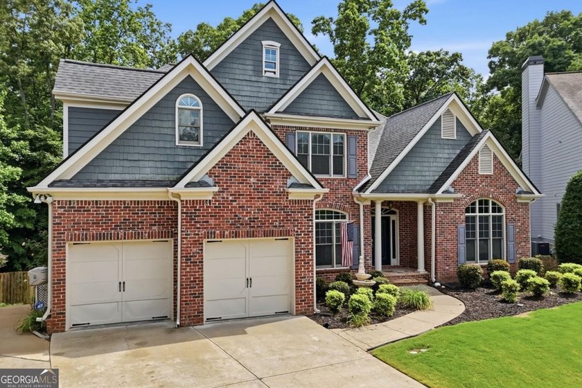 You will love this 6-bedroom home with the primary suite on the - photo 6