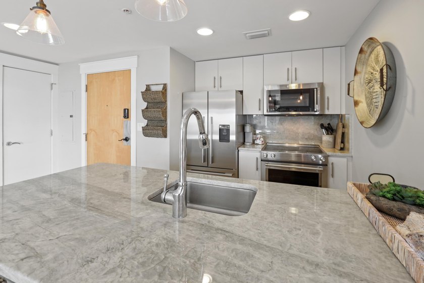 The buyer's condo did not close, so this contract fell through - photo 12