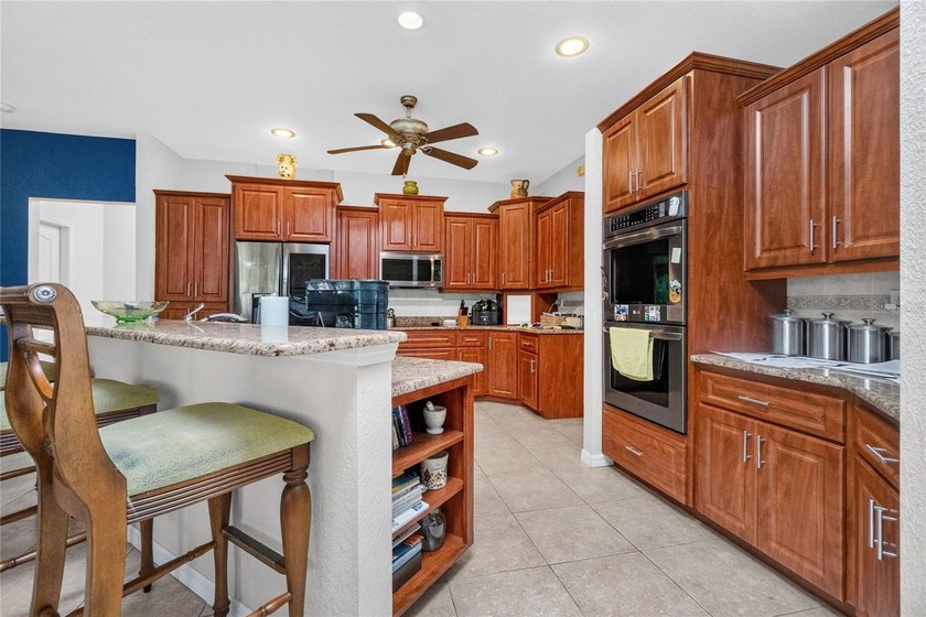 Impressive WATERFRONT home ON TWO LOTS (A HALF ACRE) with 3 - photo 12
