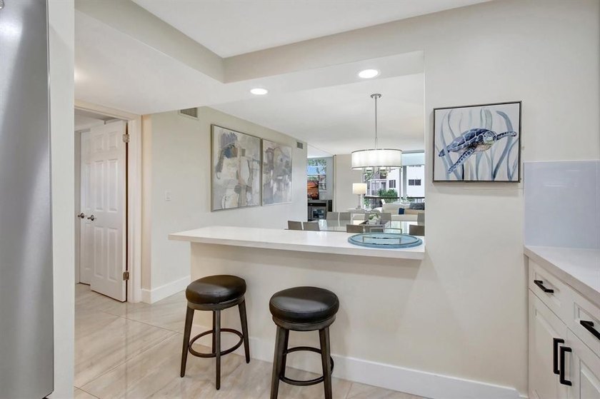 Beautiful Fully Upgraded Full Two Bedroom Condo In Popular Phase - photo 12